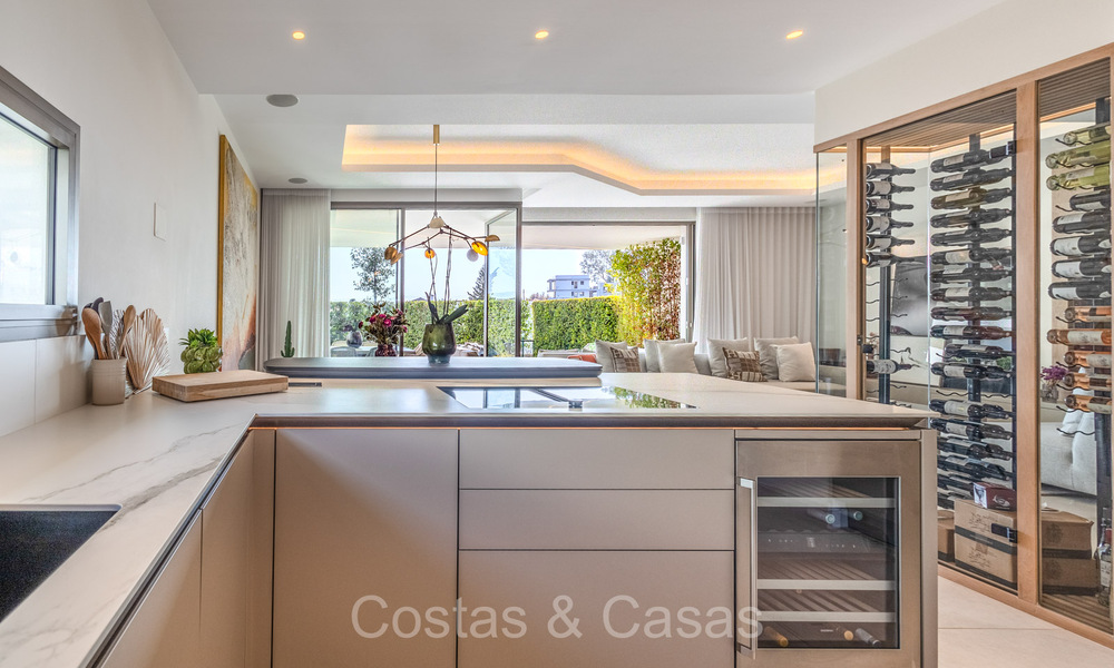 Casa de lujo sofisticada y minimalista en venta en un prestigioso complejo en Nueva Andalucía, Marbella 73154