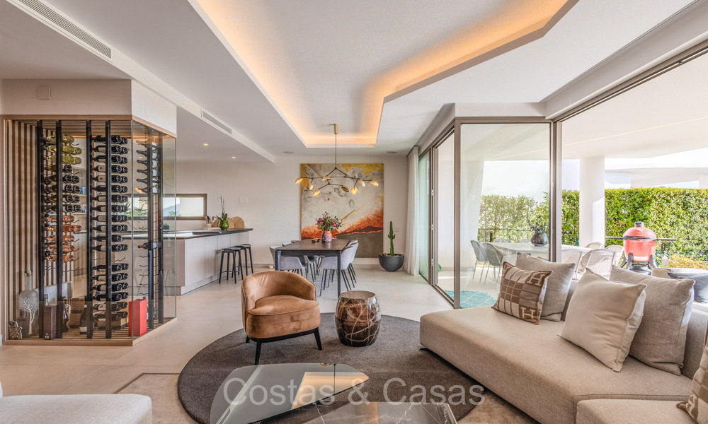 Casa de lujo sofisticada y minimalista en venta en un prestigioso complejo en Nueva Andalucía, Marbella 73158