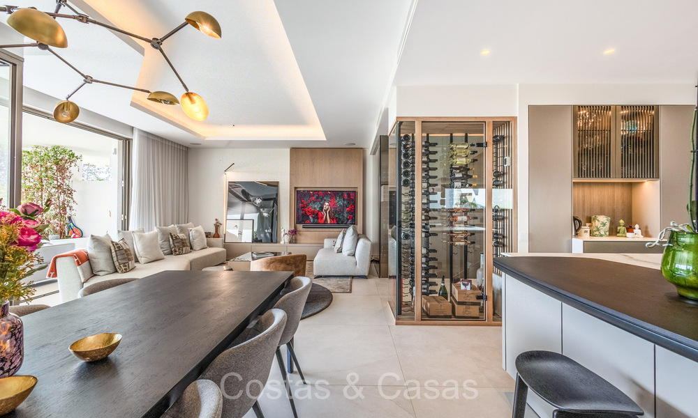 Casa de lujo sofisticada y minimalista en venta en un prestigioso complejo en Nueva Andalucía, Marbella 73159