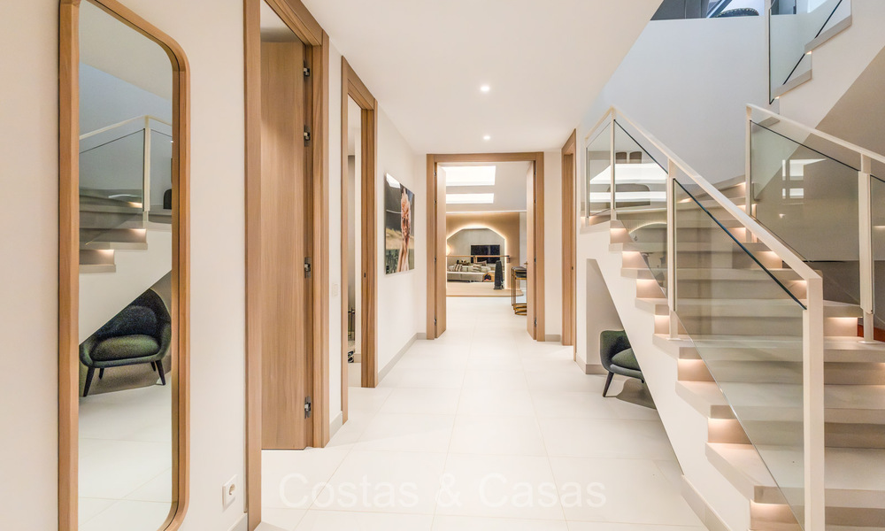 Casa de lujo sofisticada y minimalista en venta en un prestigioso complejo en Nueva Andalucía, Marbella 73166