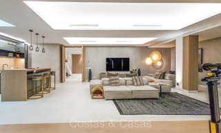 Casa de lujo sofisticada y minimalista en venta en un prestigioso complejo en Nueva Andalucía, Marbella 73174 