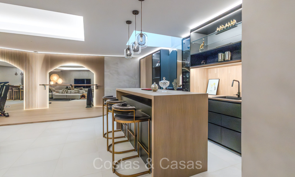 Casa de lujo sofisticada y minimalista en venta en un prestigioso complejo en Nueva Andalucía, Marbella 73176