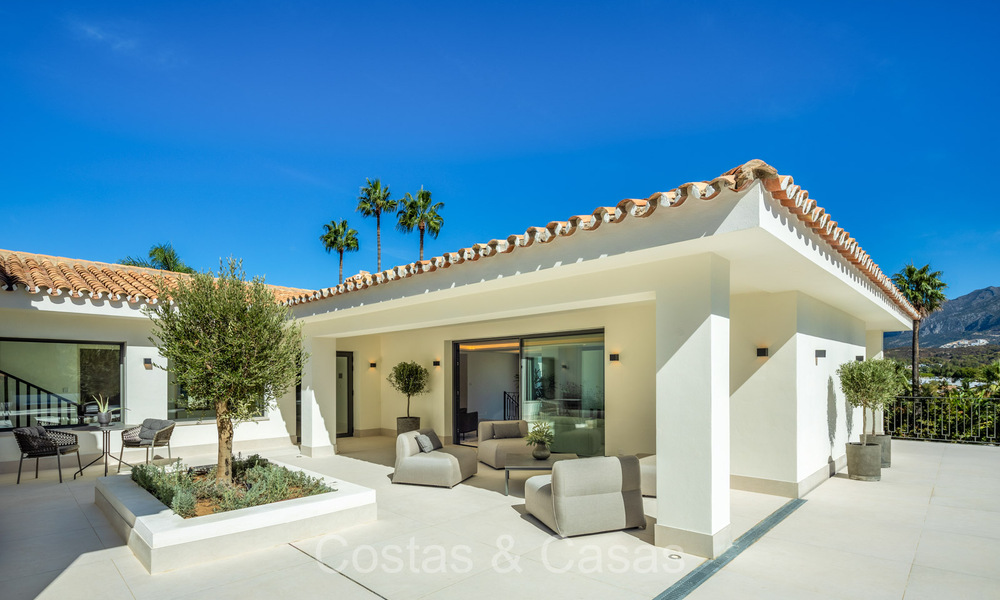 Sofisticada villa de lujo con un estilo arquitectónico mediterráneo moderno en venta en Nueva Andalucía, Marbella 73247