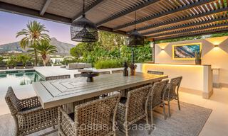 Sofisticada villa de lujo con un estilo arquitectónico mediterráneo moderno en venta en Nueva Andalucía, Marbella 73259 