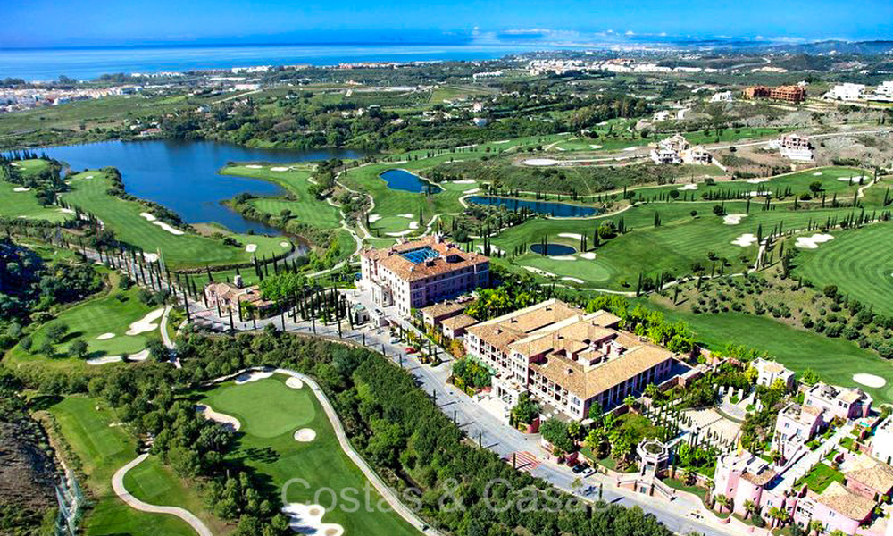 Lujosa villa con un diseño contemporáneo en venta, en el formidable 5* Los Flamingos Golf Resort en la Nueva Milla de Oro, Marbella – Benahavis 73324