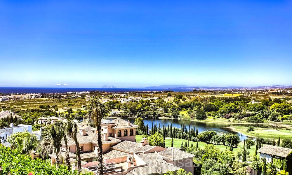 Sofisticada villa de lujo sobre plano en venta, en el exclusivo 5* Los Flamingos Golf Resort en la Nueva Milla de Oro, Marbella - Benahavis 73327