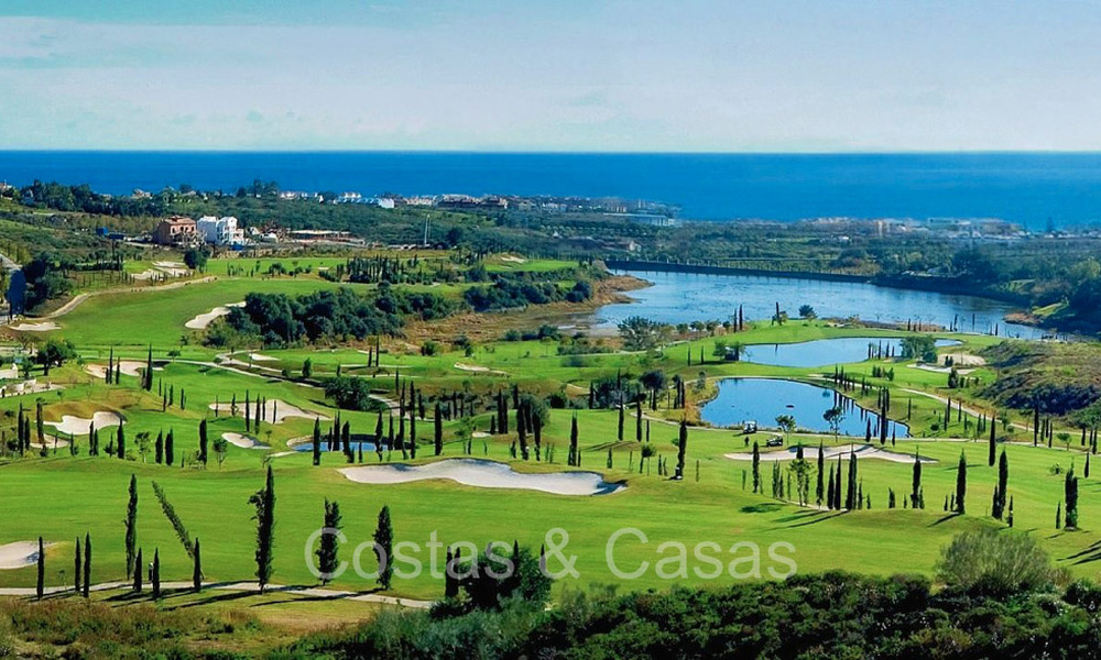 Sofisticada villa de lujo sobre plano en venta, en el exclusivo 5* Los Flamingos Golf Resort en la Nueva Milla de Oro, Marbella - Benahavis 73338