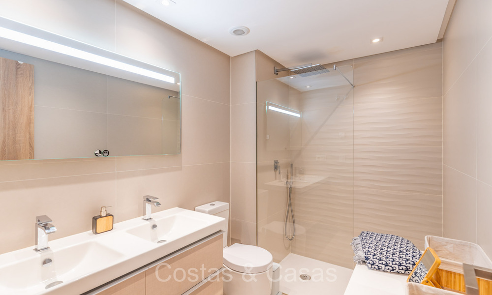 Listo para entrar a vivir, moderno apartamento de lujo en venta en excelente Benahavis - Marbella 73342