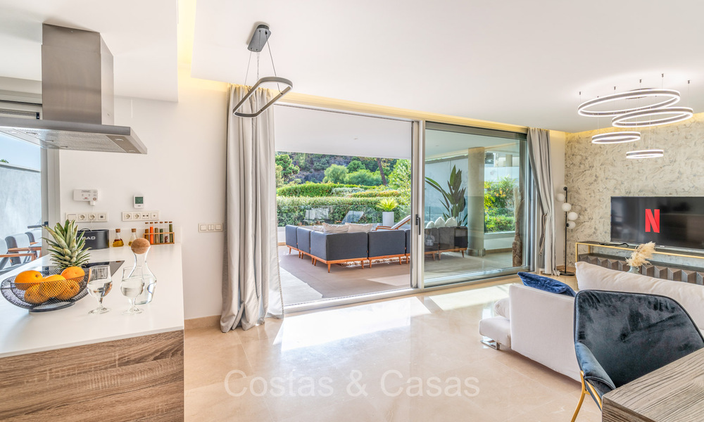 Listo para entrar a vivir, moderno apartamento de lujo en venta en excelente Benahavis - Marbella 73359