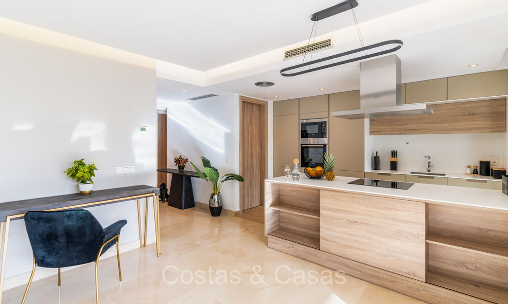 Listo para entrar a vivir, moderno apartamento de lujo en venta en excelente Benahavis - Marbella 73365