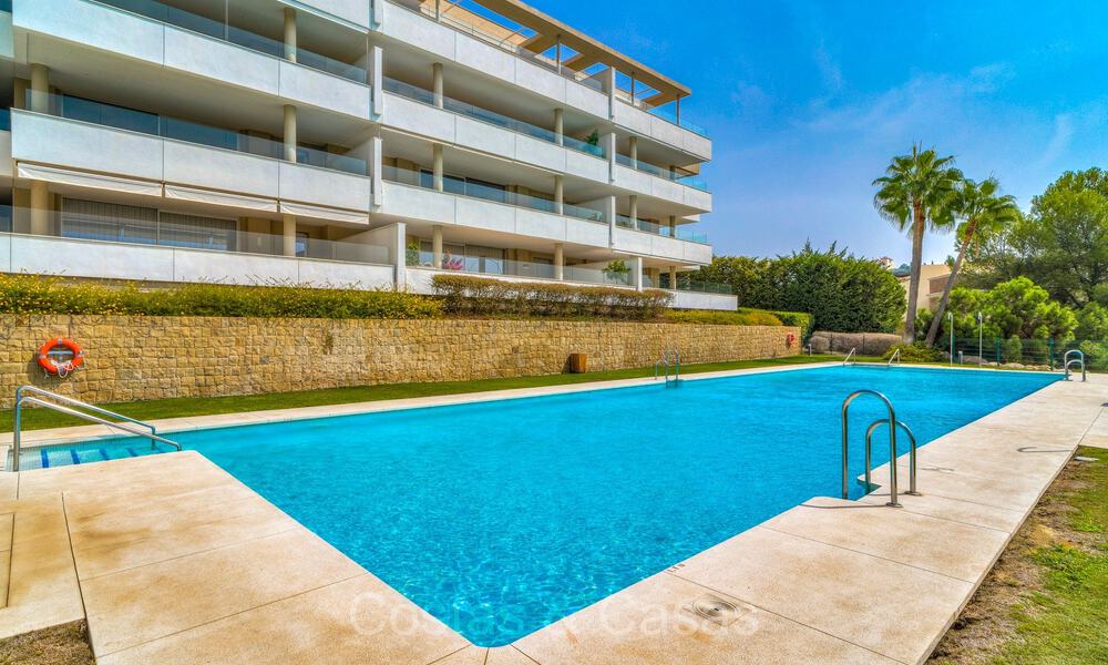 Listo para entrar a vivir, moderno apartamento de lujo en venta en excelente Benahavis - Marbella 73407