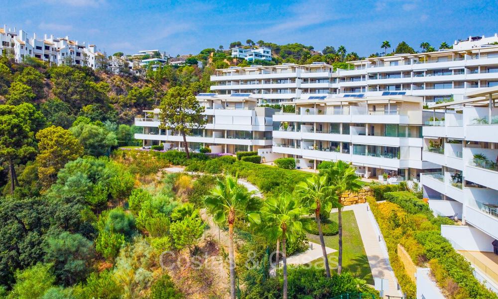 Listo para entrar a vivir, moderno apartamento de lujo en venta en excelente Benahavis - Marbella 73408