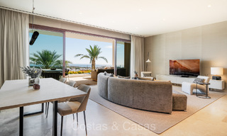 Apartamento de lujo de primera clase con impresionantes vistas al mar en venta en un resort de golf de 5* en Casares, Costa del Sol 73384 