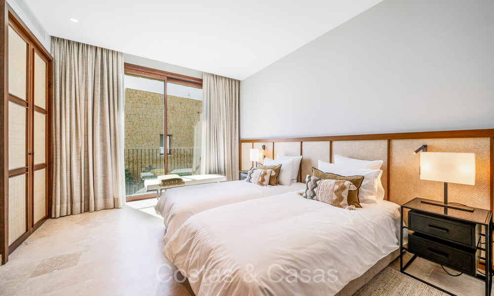 Apartamento de lujo de primera clase con impresionantes vistas al mar en venta en un resort de golf de 5* en Casares, Costa del Sol 73386