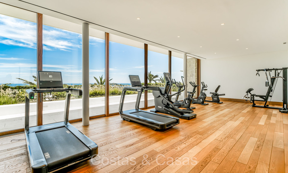 Apartamento de lujo de primera clase con impresionantes vistas al mar en venta en un resort de golf de 5* en Casares, Costa del Sol 73387