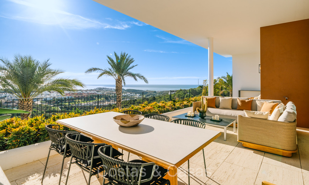 Apartamento de lujo de primera clase con impresionantes vistas al mar en venta en un resort de golf de 5* en Casares, Costa del Sol 73390