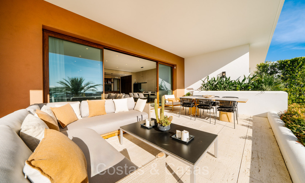 Apartamento de lujo de primera clase con impresionantes vistas al mar en venta en un resort de golf de 5* en Casares, Costa del Sol 73391