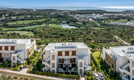 Apartamento de lujo de primera clase con impresionantes vistas al mar en venta en un resort de golf de 5* en Casares, Costa del Sol 73394