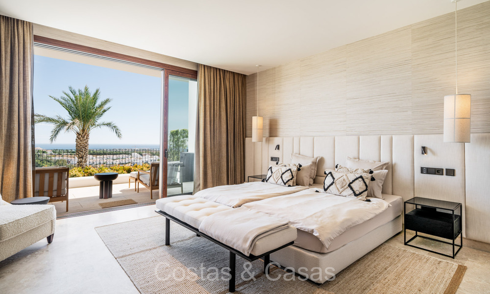 Apartamento de lujo de primera clase con impresionantes vistas al mar en venta en un resort de golf de 5* en Casares, Costa del Sol 73397