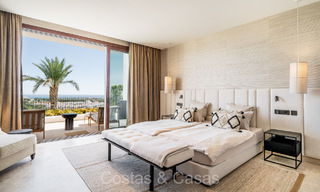 Apartamento de lujo de primera clase con impresionantes vistas al mar en venta en un resort de golf de 5* en Casares, Costa del Sol 73397 