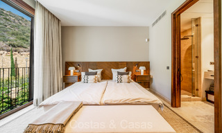 Apartamento de lujo de primera clase con impresionantes vistas al mar en venta en un resort de golf de 5* en Casares, Costa del Sol 73399 