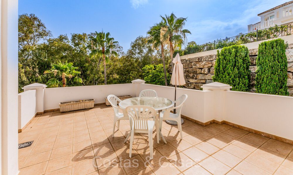 Villa de lujo tradicional española en venta con vistas al mar en una exclusiva comunidad cerrada en La Quinta, Benahavis - Marbella 73424