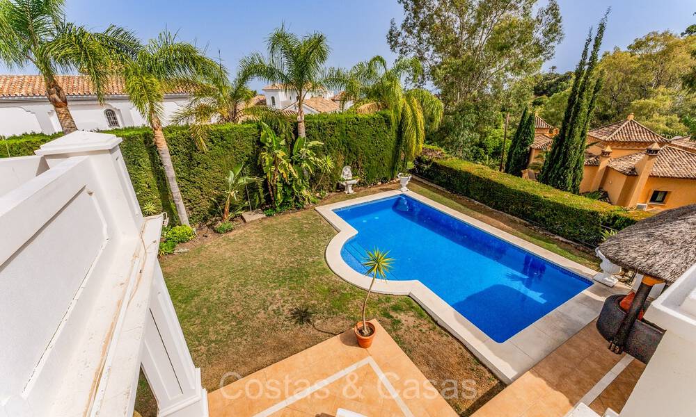 Villa de lujo tradicional española en venta con vistas al mar en una exclusiva comunidad cerrada en La Quinta, Benahavis - Marbella 73425