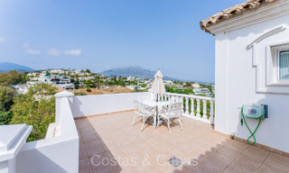 Villa de lujo tradicional española en venta con vistas al mar en una exclusiva comunidad cerrada en La Quinta, Benahavis - Marbella 73429 