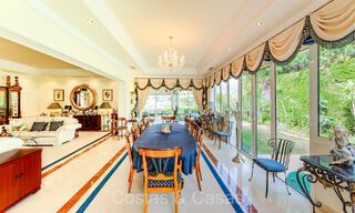 Villa de lujo tradicional española en venta con vistas al mar en una exclusiva comunidad cerrada en La Quinta, Benahavis - Marbella 73431 