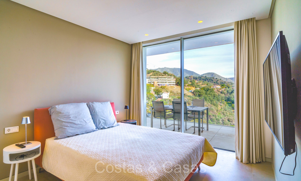 Listo para entrar a vivir, apartamento contemporáneo con vistas al mar en venta en una comunidad cerrada ubicada en las colinas de Marbella 73452