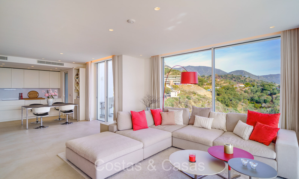 Listo para entrar a vivir, apartamento contemporáneo con vistas al mar en venta en una comunidad cerrada ubicada en las colinas de Marbella 73469