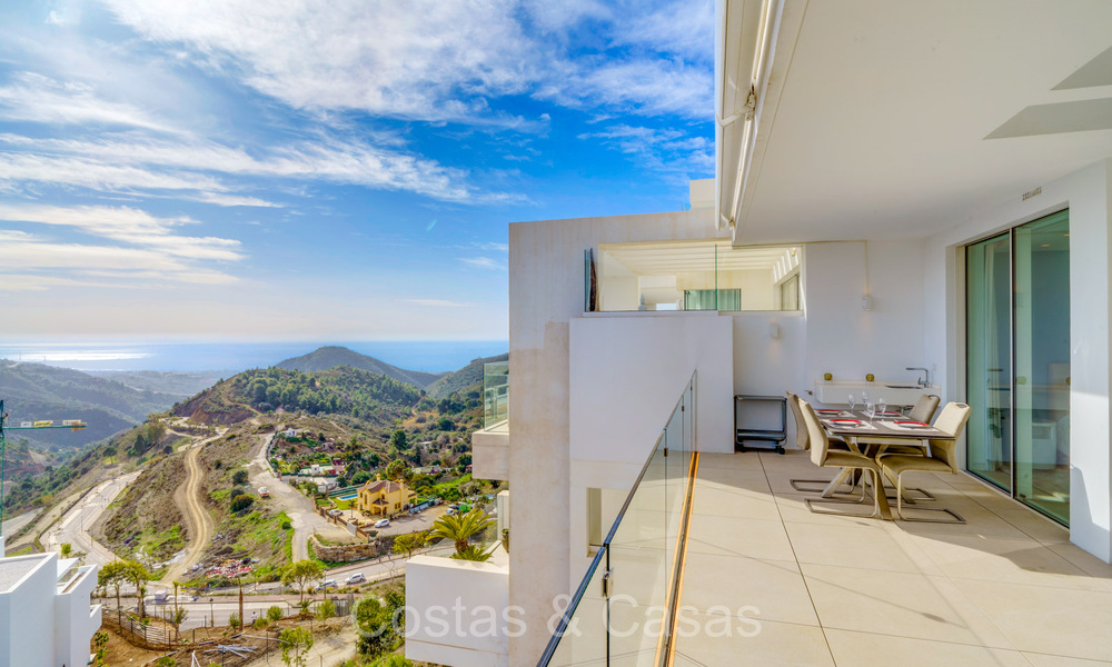 Listo para entrar a vivir, apartamento contemporáneo con vistas al mar en venta en una comunidad cerrada ubicada en las colinas de Marbella 73476