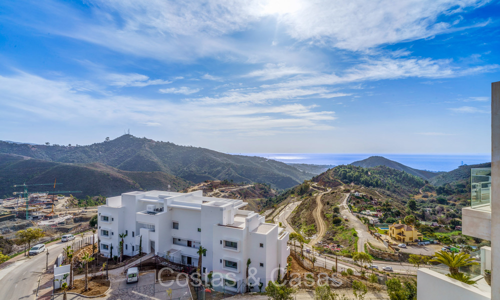 Listo para entrar a vivir, apartamento contemporáneo con vistas al mar en venta en una comunidad cerrada ubicada en las colinas de Marbella 73477