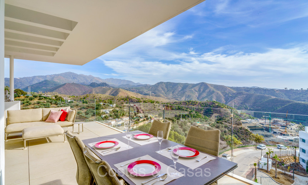 Listo para entrar a vivir, apartamento contemporáneo con vistas al mar en venta en una comunidad cerrada ubicada en las colinas de Marbella 73479