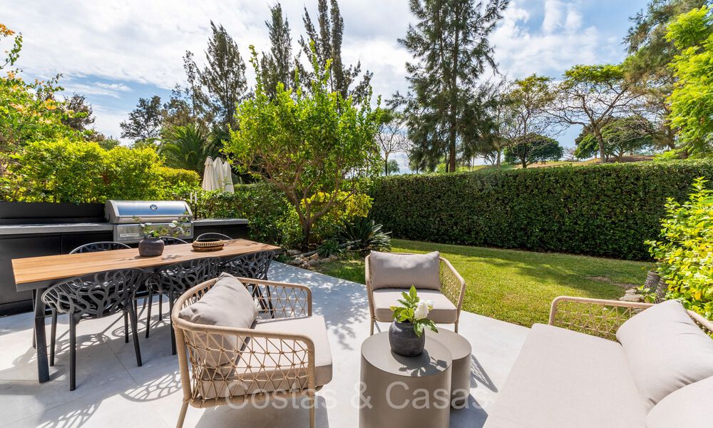 Apartamento con jardín renovado de calidad en venta, junto a un campo de golf en La Quinta, Benahavis - Marbella 73557