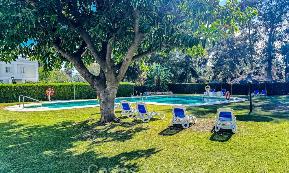 Apartamento con jardín renovado de calidad en venta, junto a un campo de golf en La Quinta, Benahavis - Marbella 73563