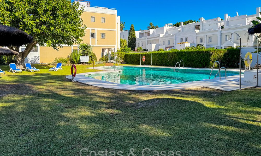 Apartamento con jardín renovado de calidad en venta, junto a un campo de golf en La Quinta, Benahavis - Marbella 73564