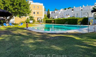 Apartamento con jardín renovado de calidad en venta, junto a un campo de golf en La Quinta, Benahavis - Marbella 73564 