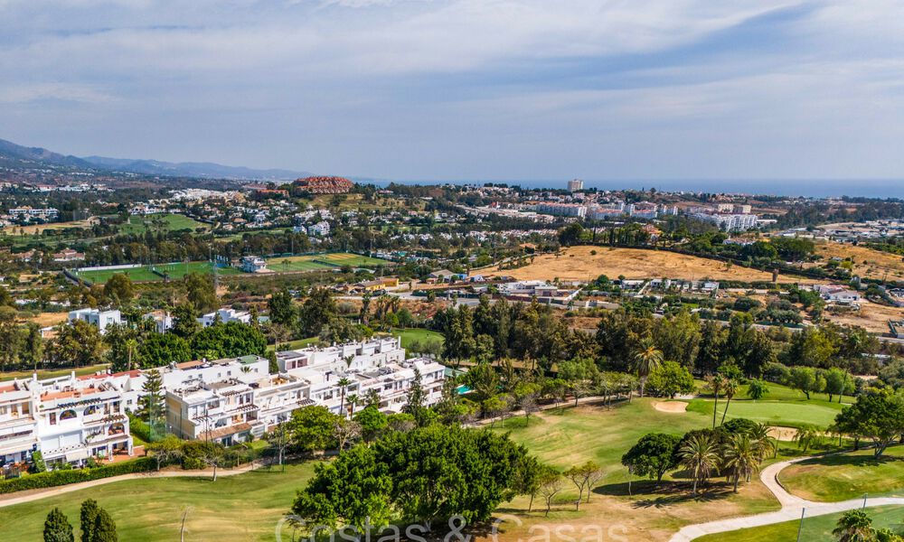 Apartamento con jardín renovado de calidad en venta, junto a un campo de golf en La Quinta, Benahavis - Marbella 73566