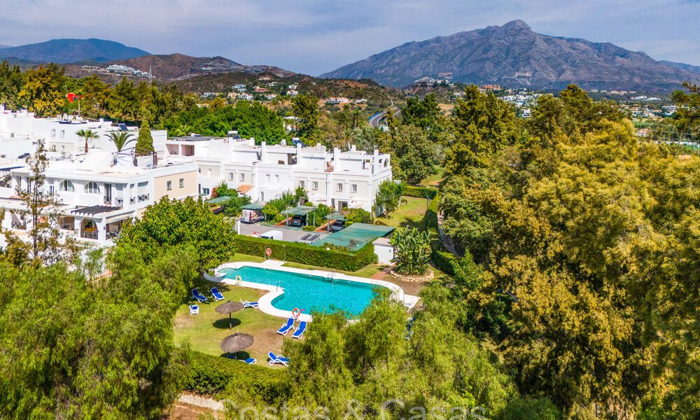 Apartamento con jardín renovado de calidad en venta, junto a un campo de golf en La Quinta, Benahavis - Marbella 73570