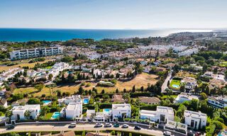 Hermosa y moderna villa de lujo en venta en una zona residencial privilegiada en la Nueva Milla de Oro entre Marbella y Estepona 73765 