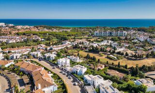 Hermosa y moderna villa de lujo en venta en una zona residencial privilegiada en la Nueva Milla de Oro entre Marbella y Estepona 73766 