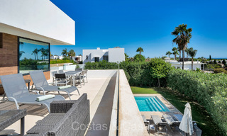 Hermosa y moderna villa de lujo en venta en una zona residencial privilegiada en la Nueva Milla de Oro entre Marbella y Estepona 73787 