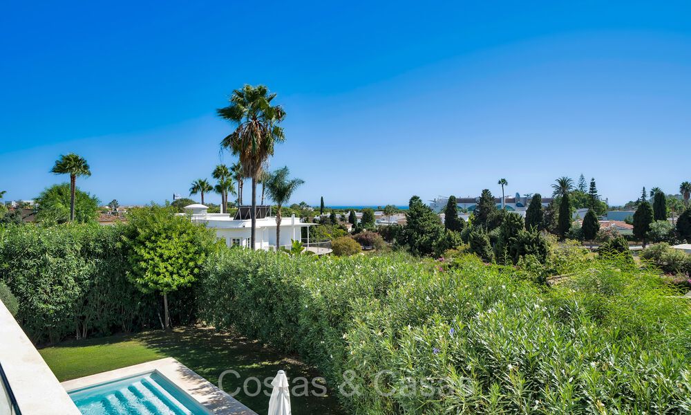 Hermosa y moderna villa de lujo en venta en una zona residencial privilegiada en la Nueva Milla de Oro entre Marbella y Estepona 73788