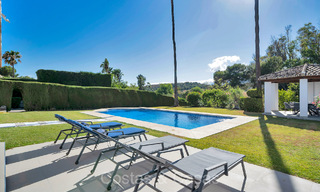 Amplia villa familiar de estilo mediterráneo en venta, primera línea de golf en la Nueva Milla de Oro, Marbella - Benahavis 73632 