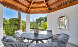 Amplia villa familiar de estilo mediterráneo en venta, primera línea de golf en la Nueva Milla de Oro, Marbella - Benahavis 73633 