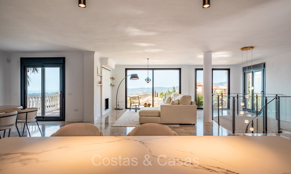 Hermosa villa de estilo mediterráneo contemporáneo en venta con vistas panorámicas al mar en las colinas de Mijas, Costa del Sol 73652