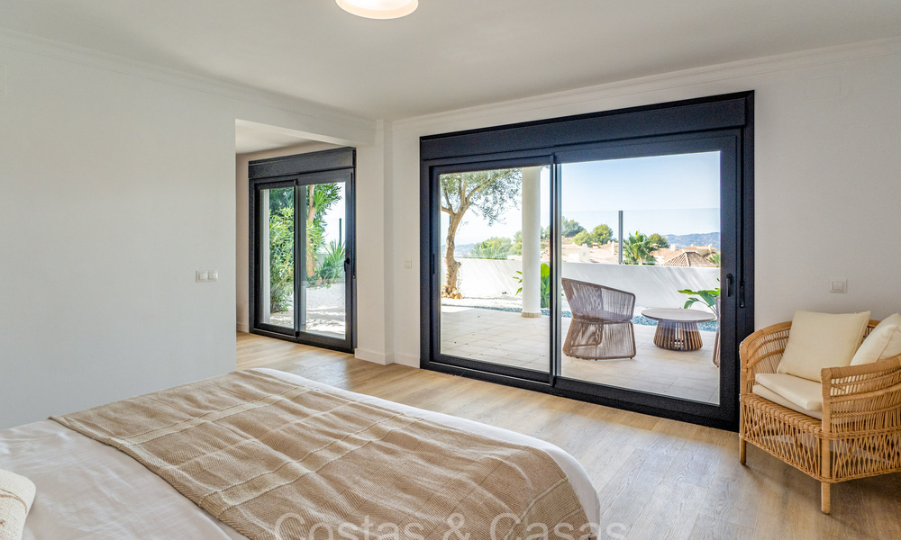 Hermosa villa de estilo mediterráneo contemporáneo en venta con vistas panorámicas al mar en las colinas de Mijas, Costa del Sol 73664