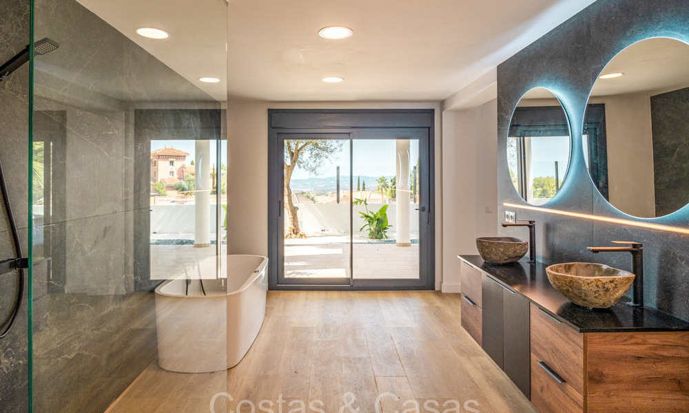 Hermosa villa de estilo mediterráneo contemporáneo en venta con vistas panorámicas al mar en las colinas de Mijas, Costa del Sol 73669