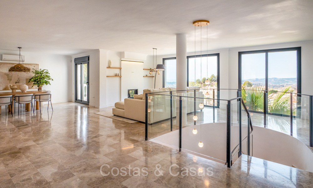 Hermosa villa de estilo mediterráneo contemporáneo en venta con vistas panorámicas al mar en las colinas de Mijas, Costa del Sol 73670